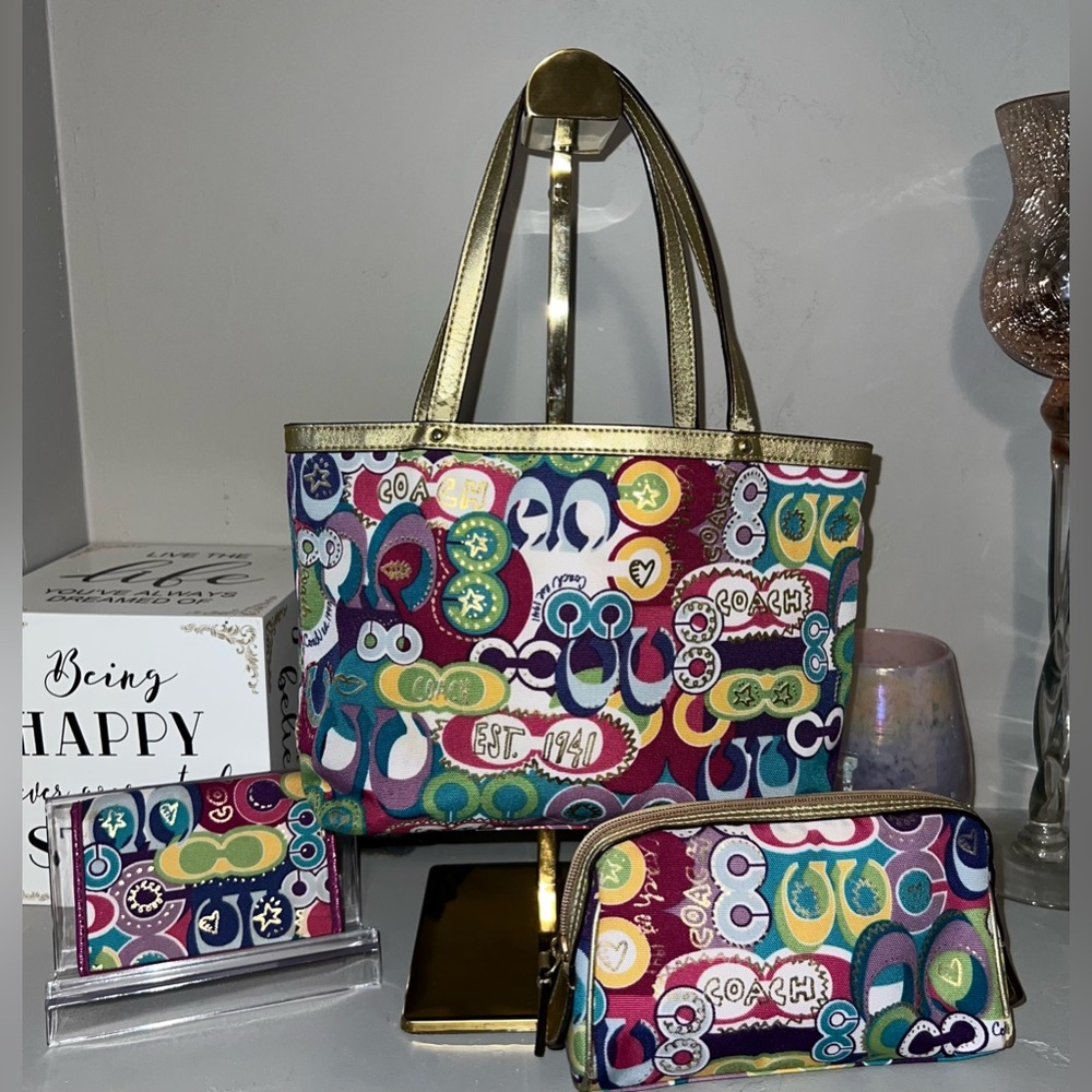 Matching Coach Poppy Purse, Wristlet, and wallet! With hang tag as well! - Picture 16 of 16